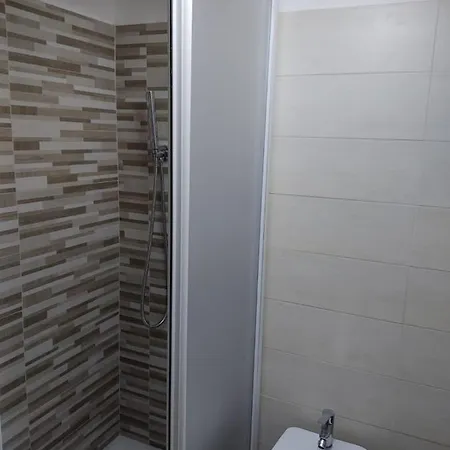 Vico Trieste B&B 오스투니