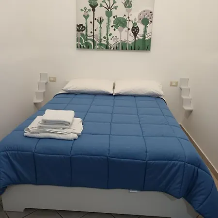 Vico Trieste فندق مبيت وإفطار أوستوني