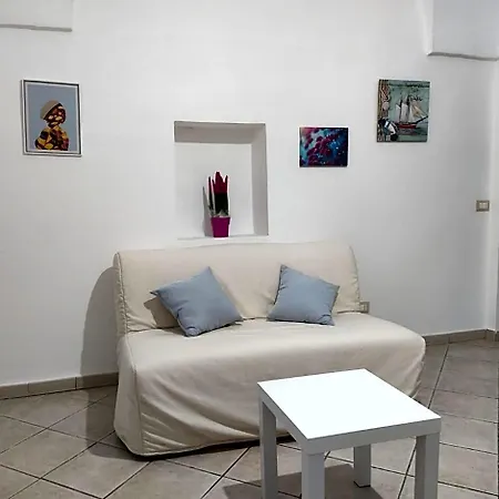 Vico Trieste 4* أوستوني