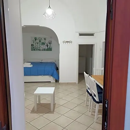 Vico Trieste 4* أوستوني