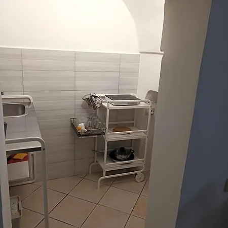 Vico Trieste 4* أوستوني