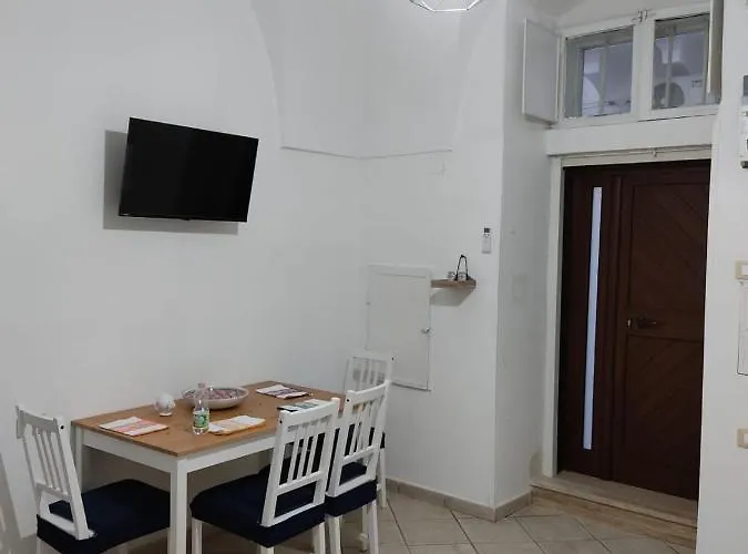 Vico Trieste Bed and breakfast 4*